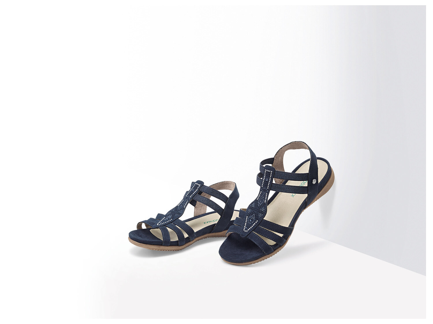 Sandales femme ou mules homme , le prix 11.99 €
- Au choix : Sandales femme, ...