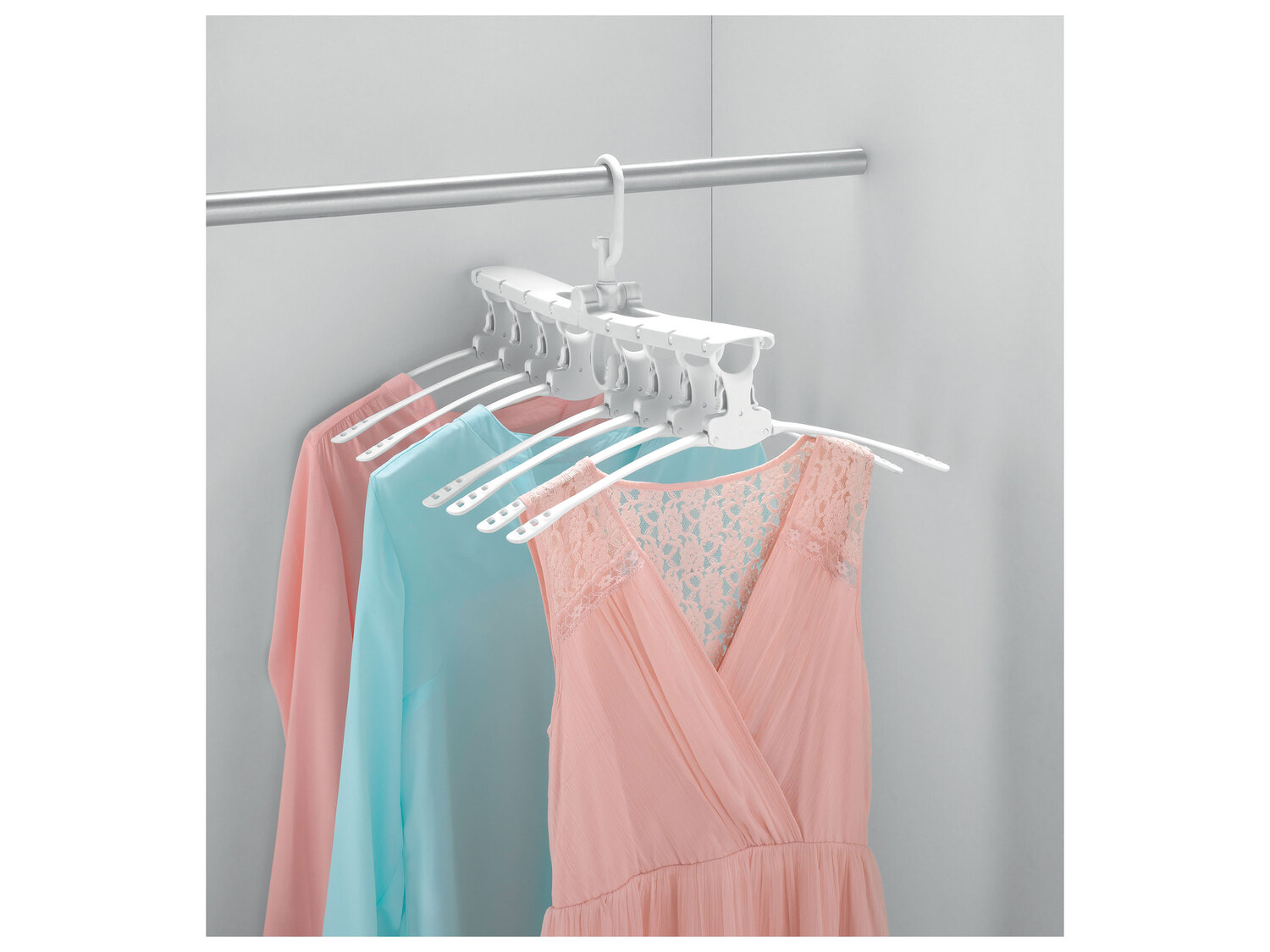 Cintres gain de place ou mini-séchoir à linge , le prix 4.99 €
- Au choix ...