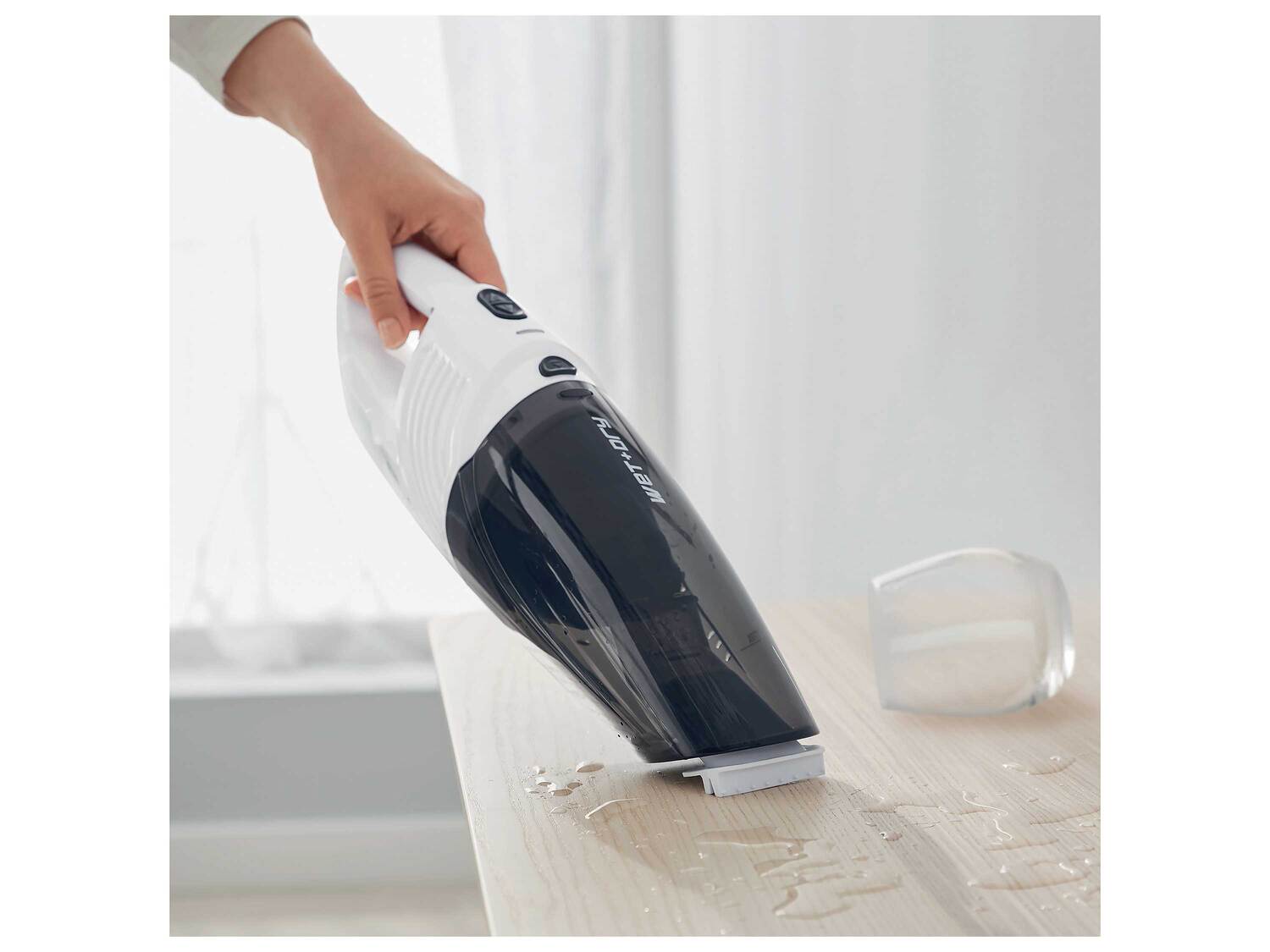 Aspirateur à main eau et poussière , le prix 19.99 €
- Capacité du bac de ...