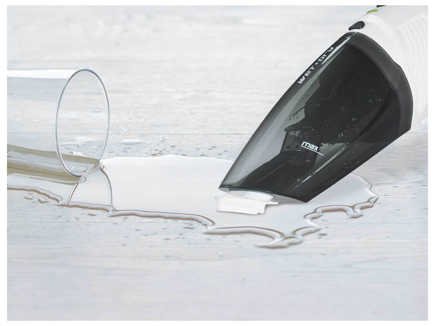 Aspirateur à main eau et poussière , le prix 19.99 €
- Capacité du bac de ...