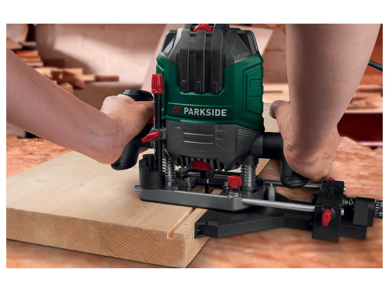 Défonceuse , le prix 39.99 €
- 1 200 W
- Vitesse de rotation réglable en ...