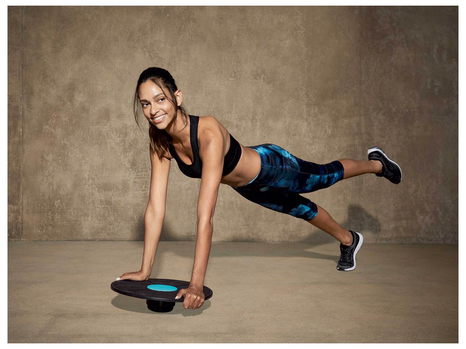 Matériel de fitness , le prix 7.99 €
- Au choix :
- Corde à sauter lestée, 4 ...