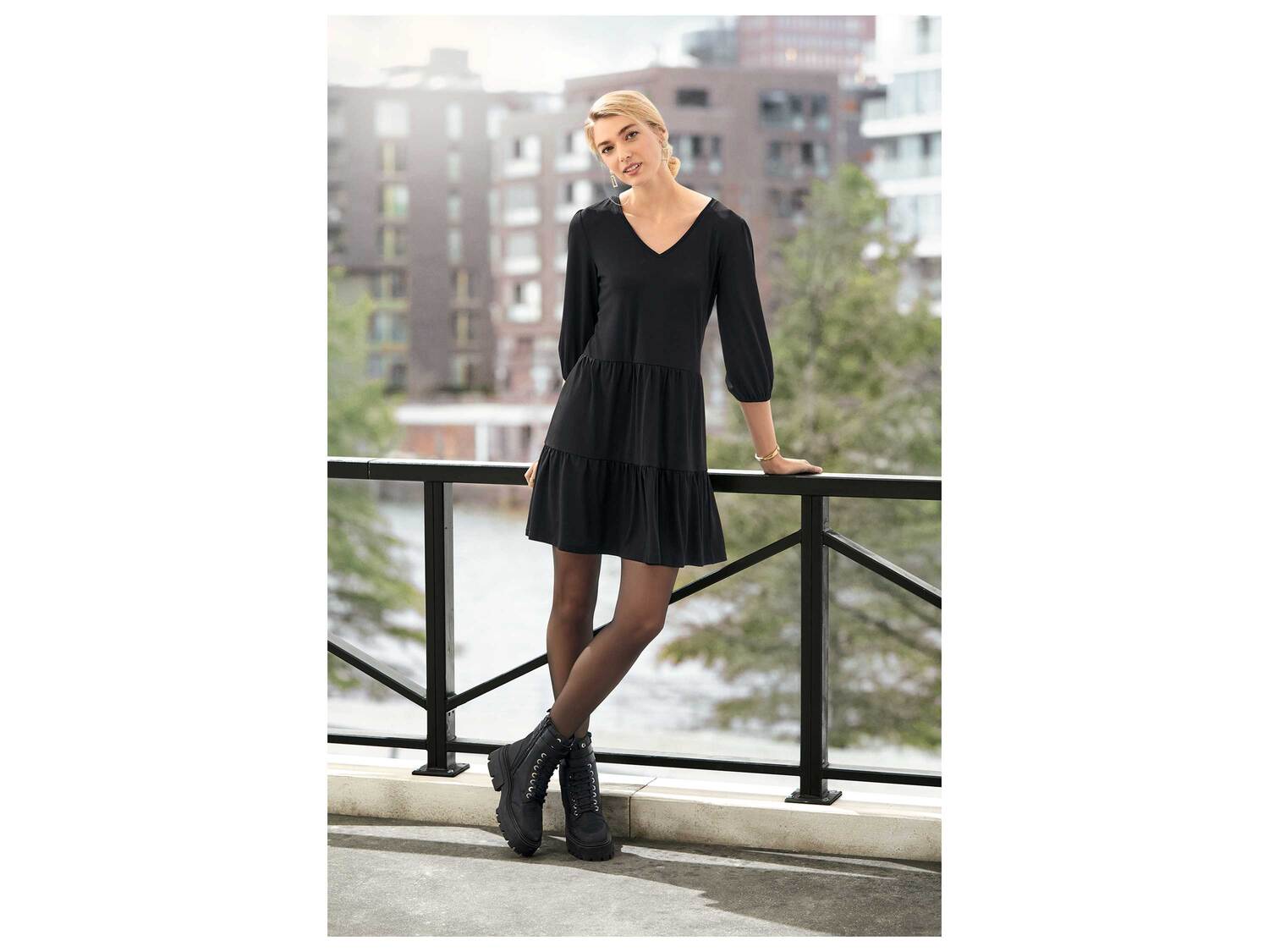 Robe , le prix 8.99 € 
- Du S au XL selon modèle
- Ex. 95 % polyester et 5 ...