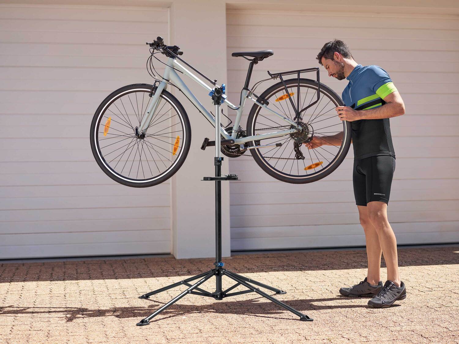 Pied datelier pour vélo , le prix 29.99 €
- Env. 188 x 104 cm (h x l)
- ...