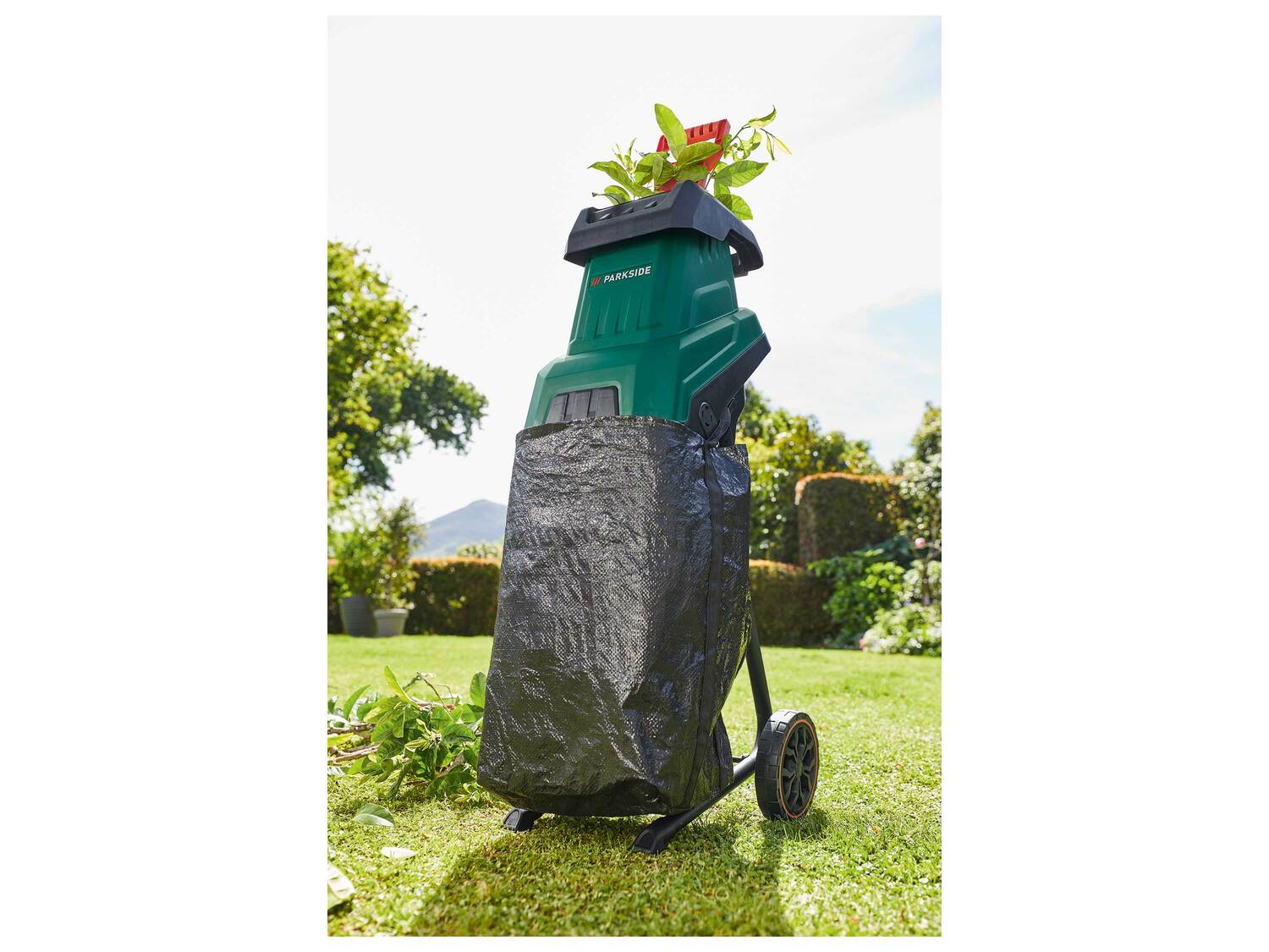 Broyeur de végétaux , le prix 89.99 €
- Moteur turbo 2 400 W
- Sac ...