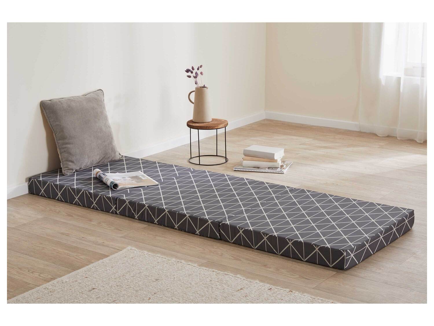 Matelas pliant , le prix 34.99 €
- Env. 190 x 65 x 8,5 cm (L x l x h)
- Housse ...