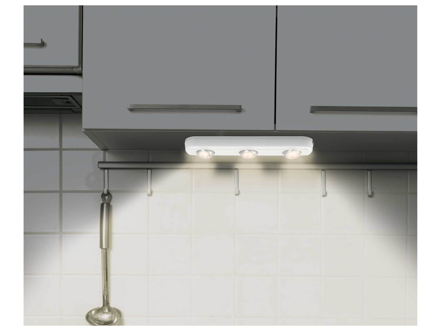 Réglette à LED , le prix 7.99 €
- Au choix :
- 3 spots orientables ...