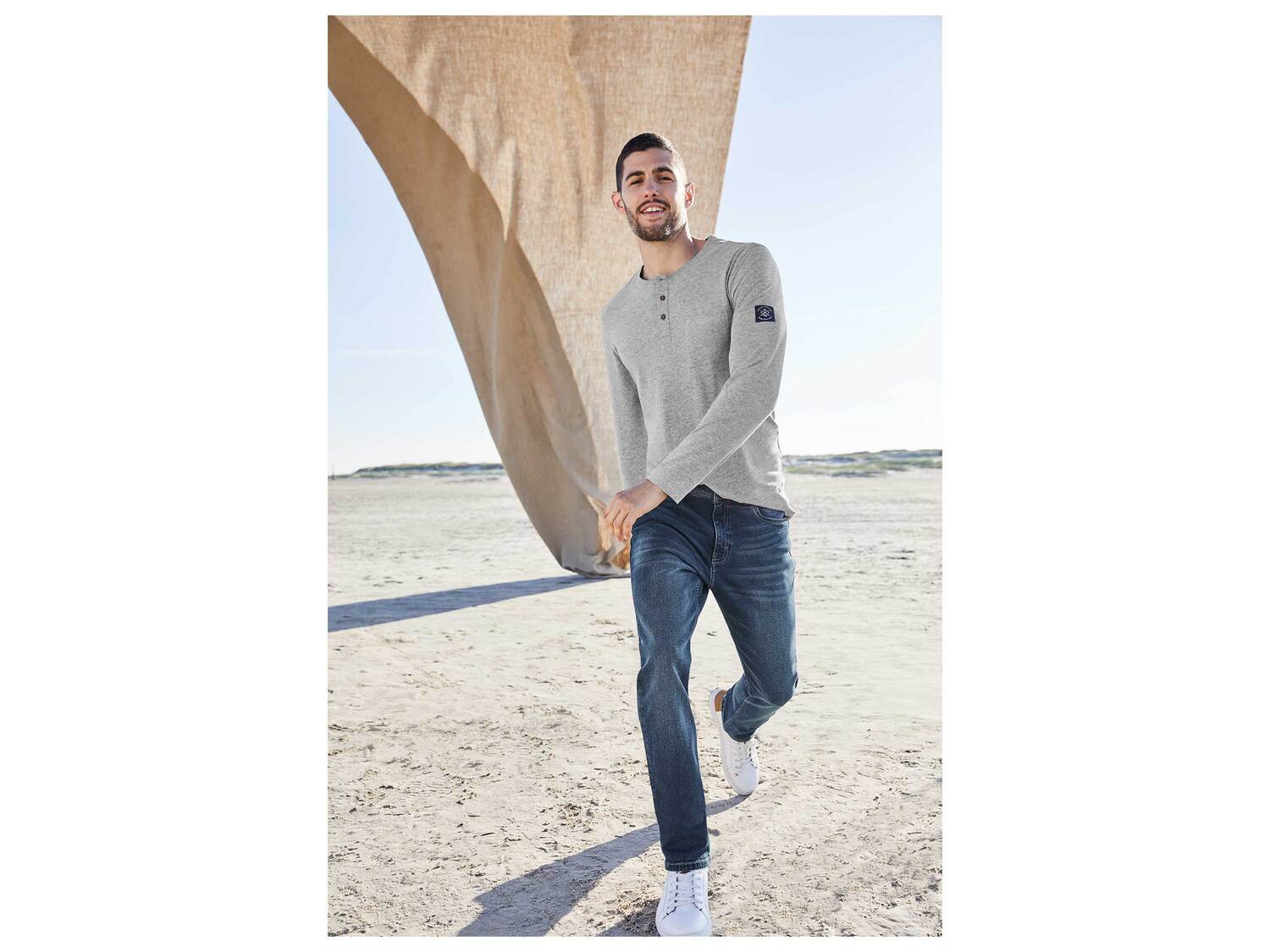 Jean slim fit , le prix 12.99 €
- Du 38 au 48 selon modèle
- ...