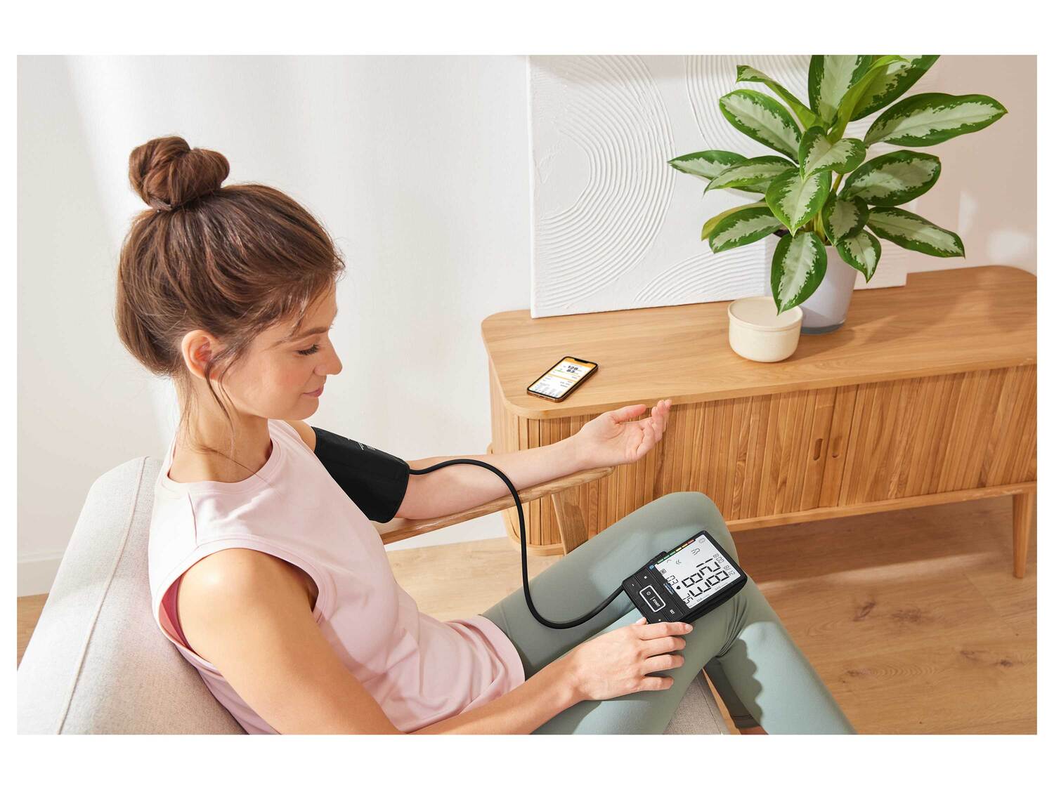 Tensiomètre de bras , le prix 20.99 €
- Pour la mesure oscillométrique entièrement ...