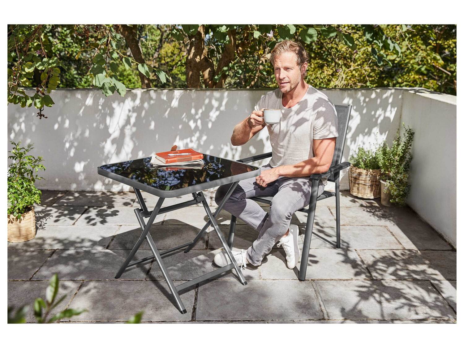 Table pliante en aluminium , le prix 49.99 €
- Env. 70 x 70 x 70 cm ...