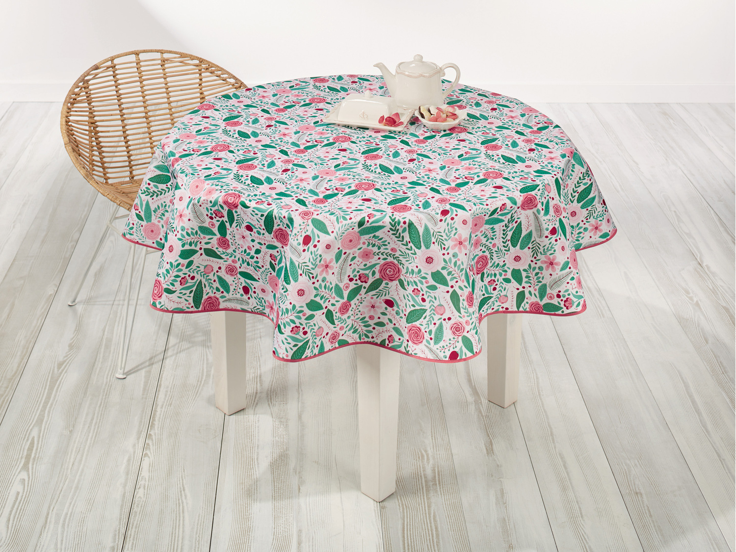 Nappe ronde ou rectangulaire , le prix 4.99 €
- 2 modèles ...