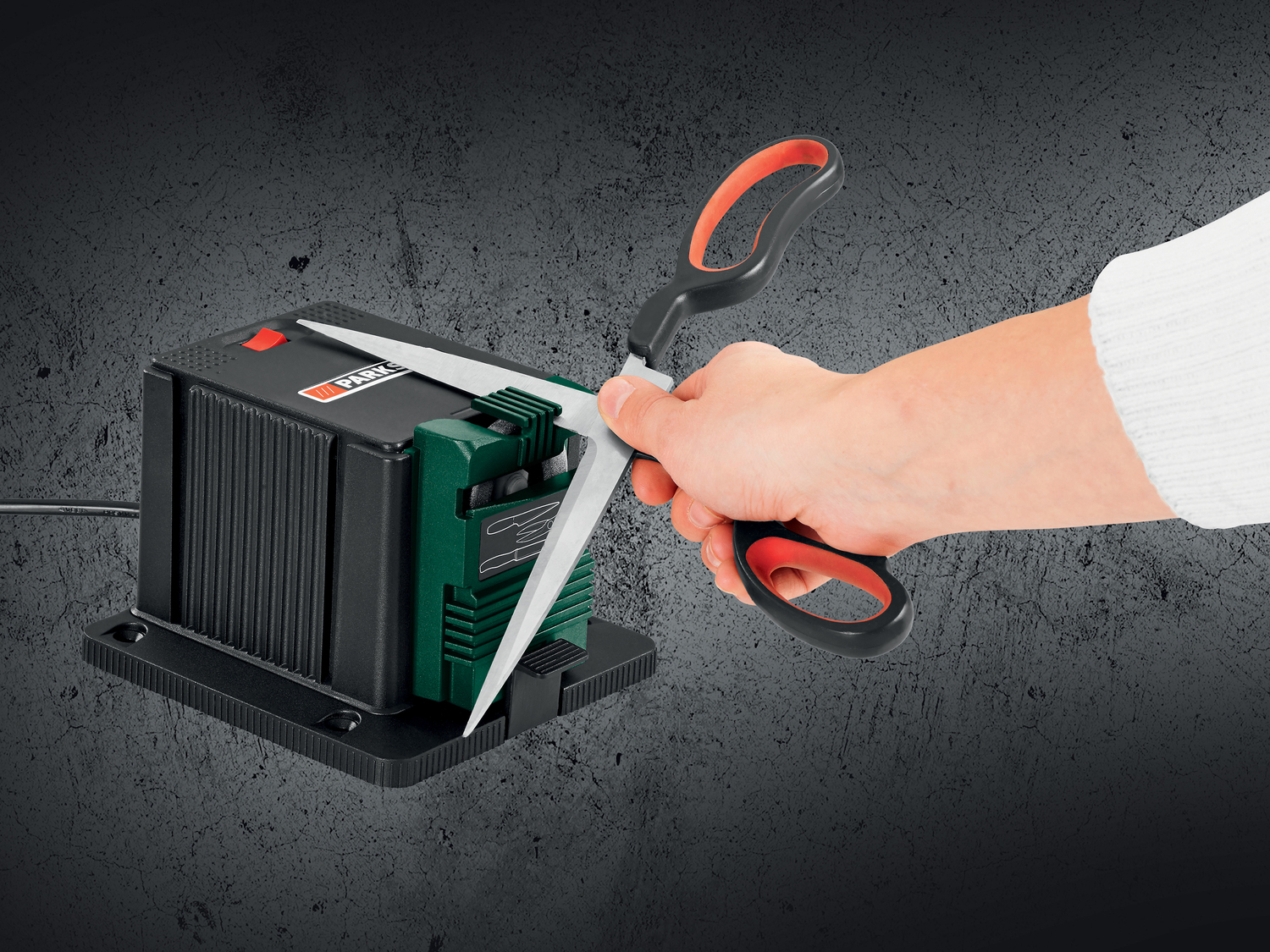 Affûteuse Parkside, le prix 19.89 €
- 65 W
- Angle d’affûtage réglable ...