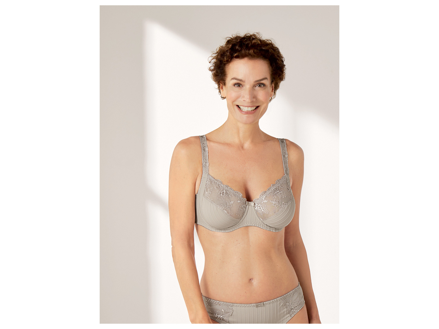 Soutien-gorge à armatures femme , le prix 4.99 €
- 100C, 100D, 105C, 110C et ...