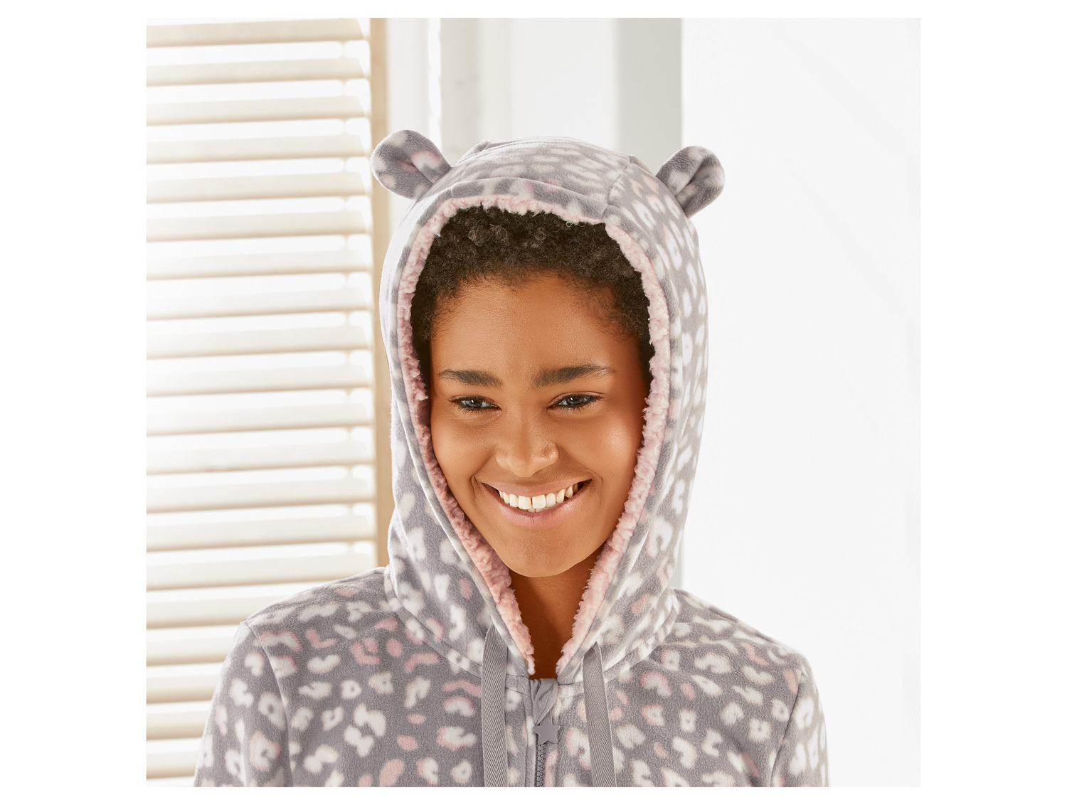 Combinaison en peluche femme , le prix 13.99 €
- Du S au XL selon modèle.
- ...