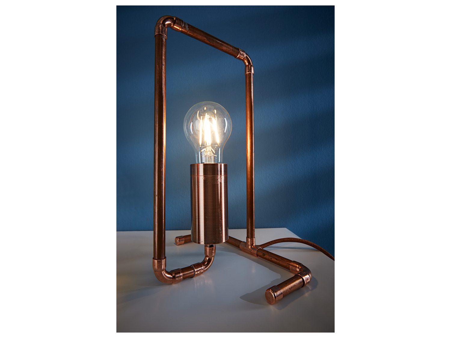 Ampoule LED à filament , le prix 1.99 €
Au choix :
- E14, Light 4,7 W (équivalent ...