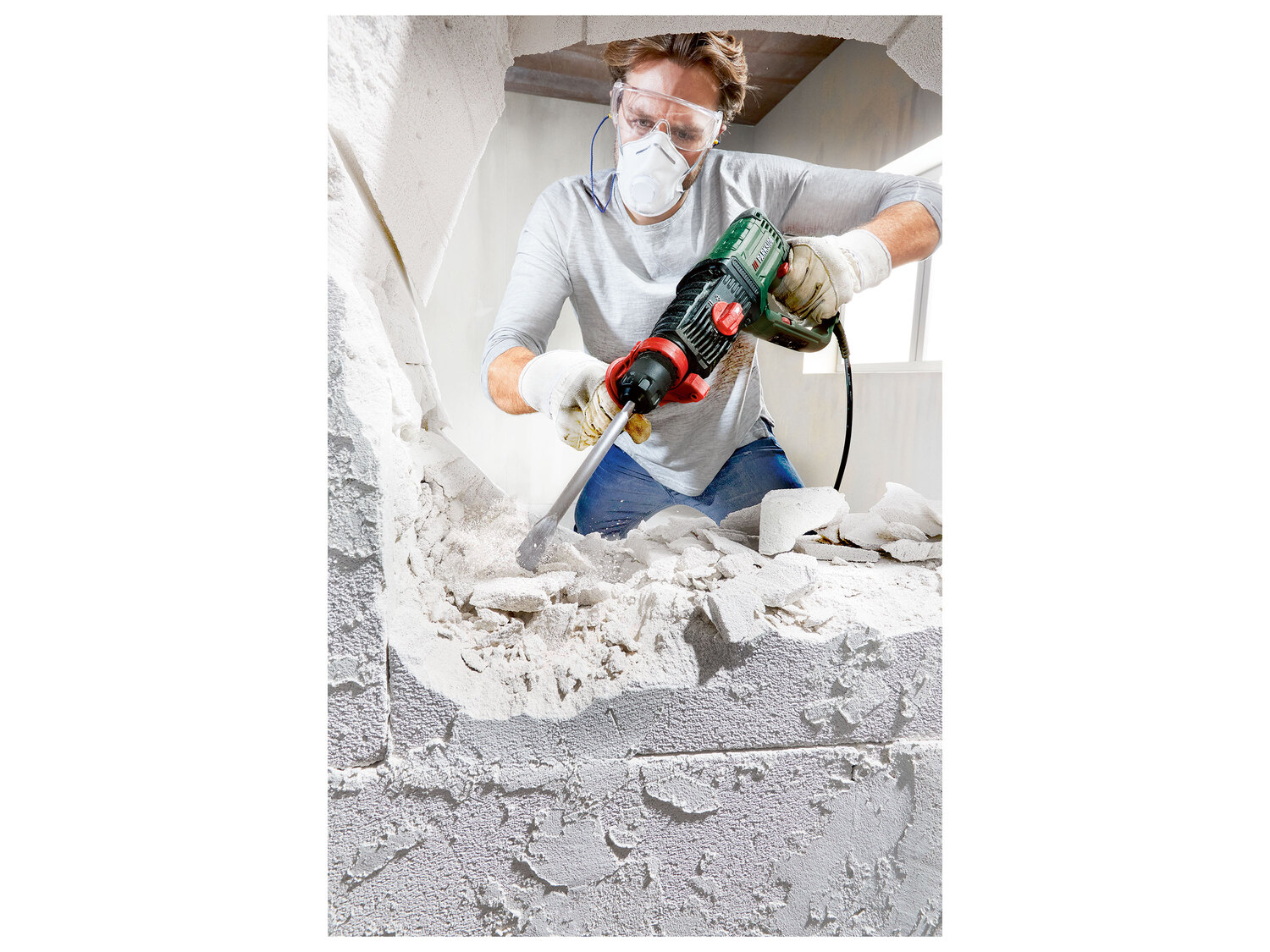 Perforateur burineur Parkside PBH1050C3, le prix 49.99 €
- Sélecteur central ...