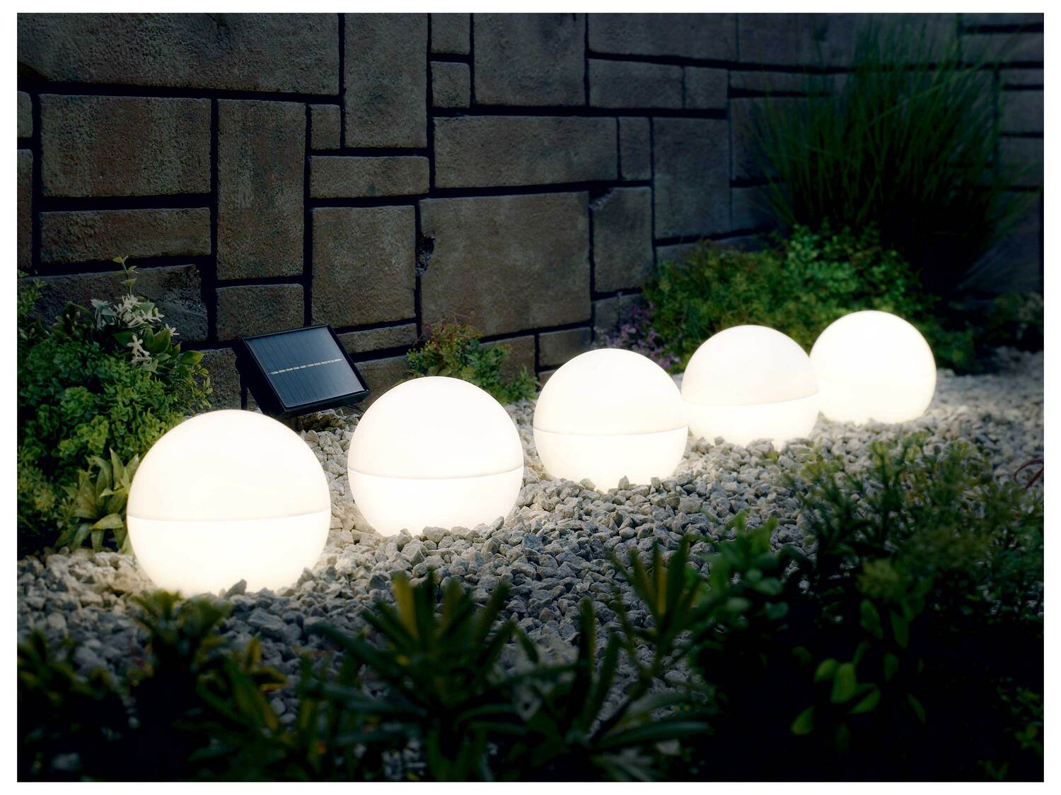 Balises solaires , le prix 9.99 €
- 5 balises à LED avec trois modes d'éclairage ...