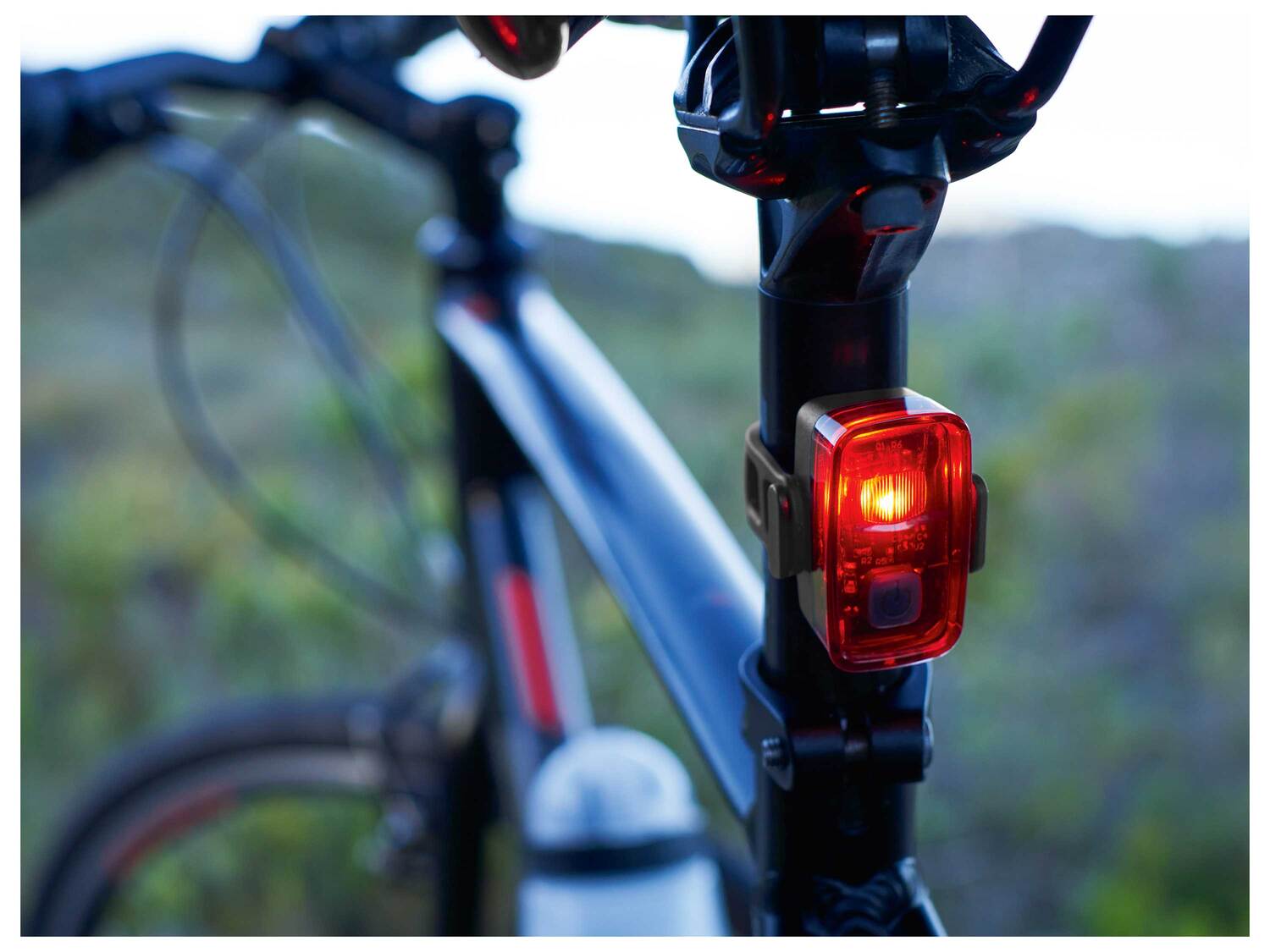 Éclairage à LED pour vélo , le prix 14.99 €
- Feu avant : sans fil ultra-lumineux ...