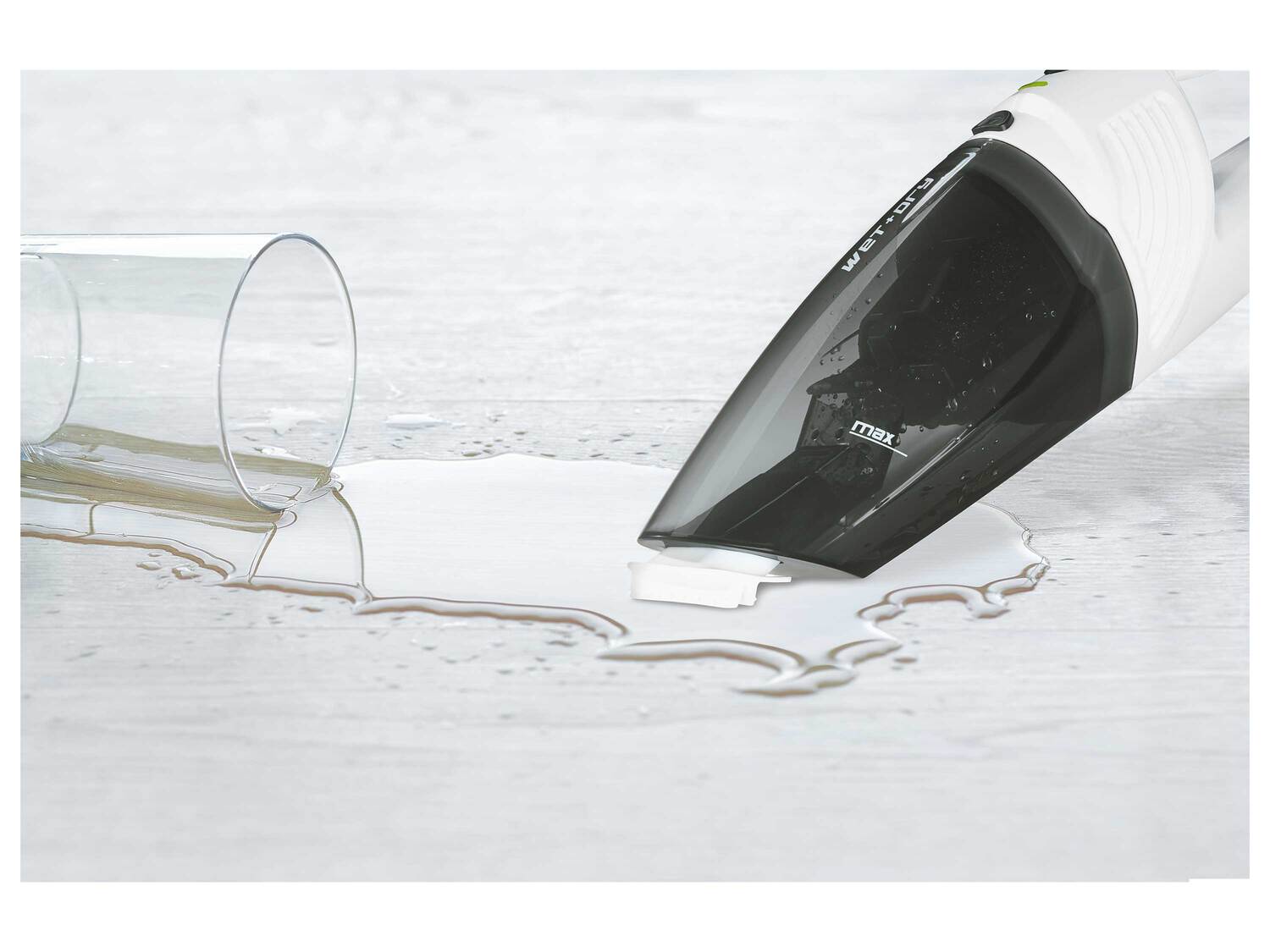 Aspirateur à main eau et poussière , le prix 24.99 €
- 2 en 1 : aspire ...