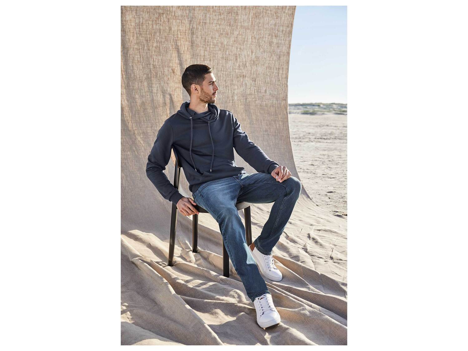 Jean slim fit , le prix 12.99 €
- Du 38 au 48 selon modèle
- ...