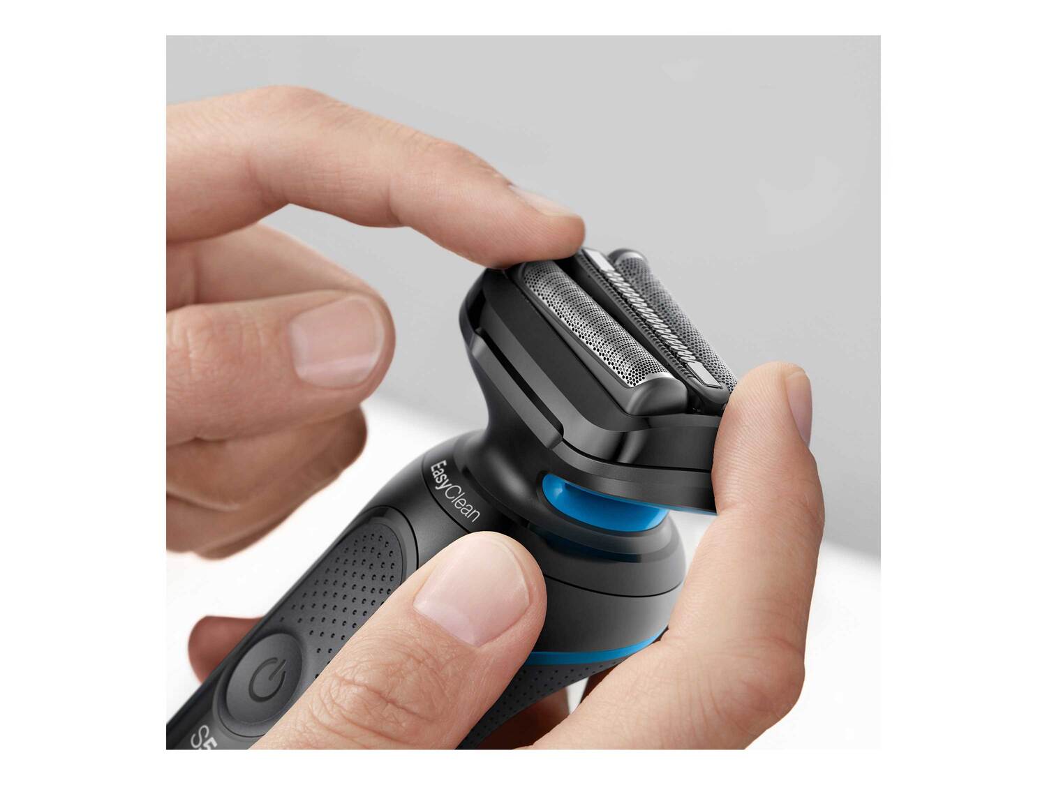 Rasoir électrique , le prix 99.99 €
- 3 lames flexibles qui épousent les contours ...