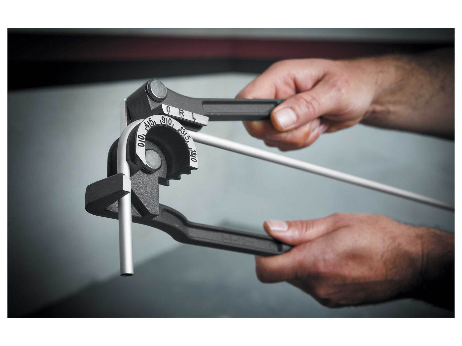 Coupe-tube, outils de sertissage ou pince à cintrer , le prix 6.99 €
- Au choix ...