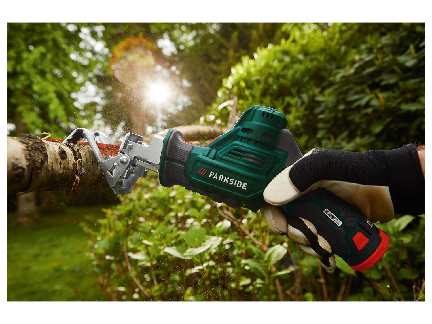Coupe-branches sans fil Parkside 12V , le prix 44.99 €
- Batterie 12 V (2 000 ...