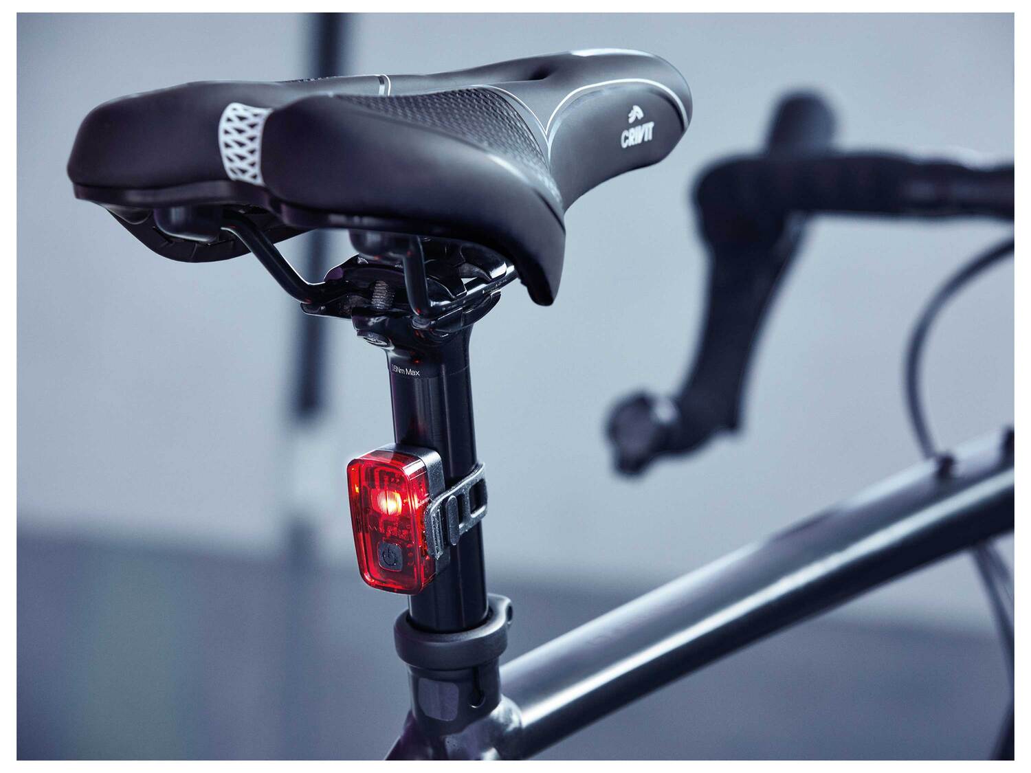 Éclairage à LED pour vélo , le prix 14.99 €
- Feu arrière sans fil (300 ...