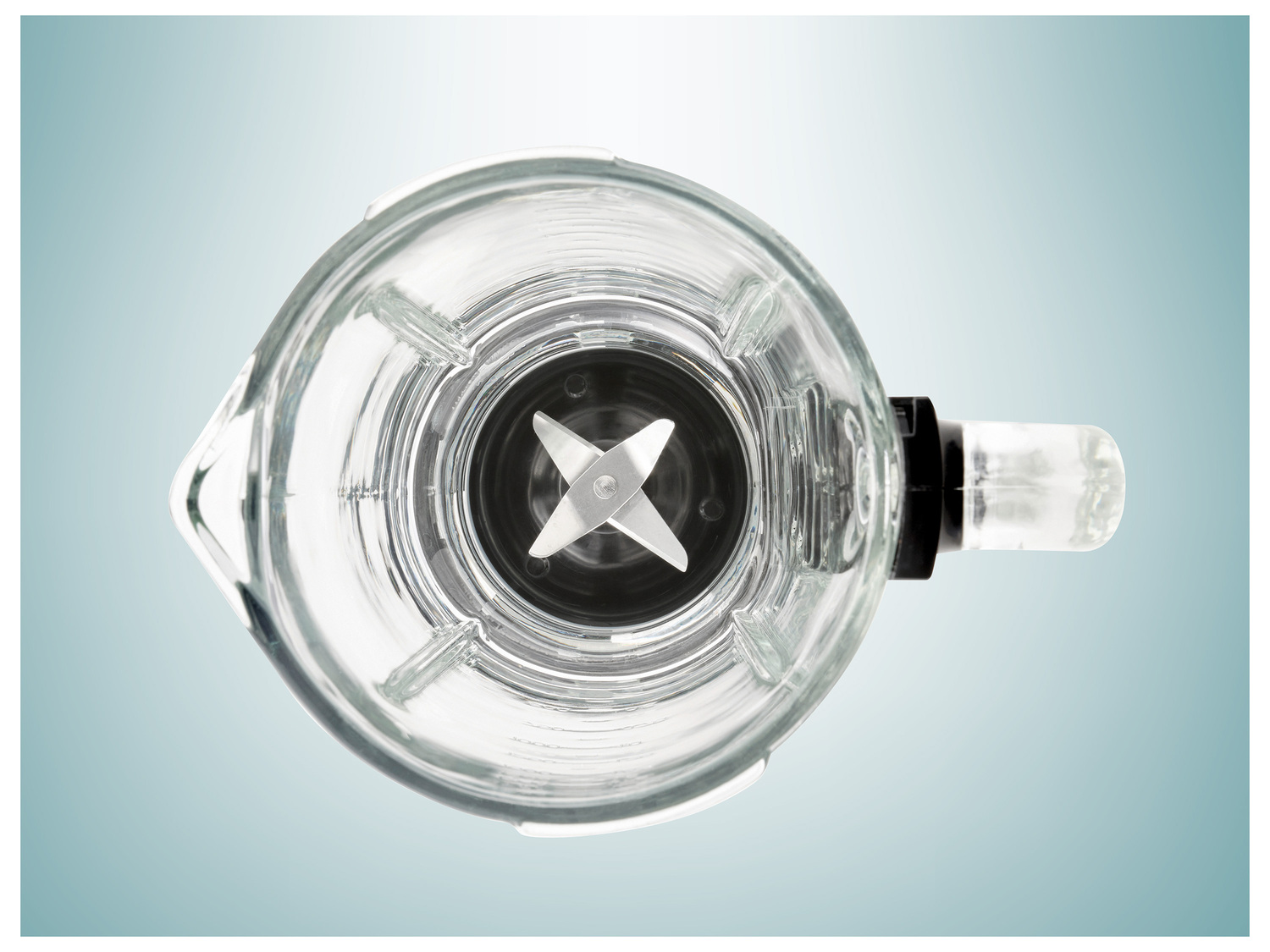 Blender , le prix 24.99 €
- 600 W
- Bol mélangeur en verre ...
