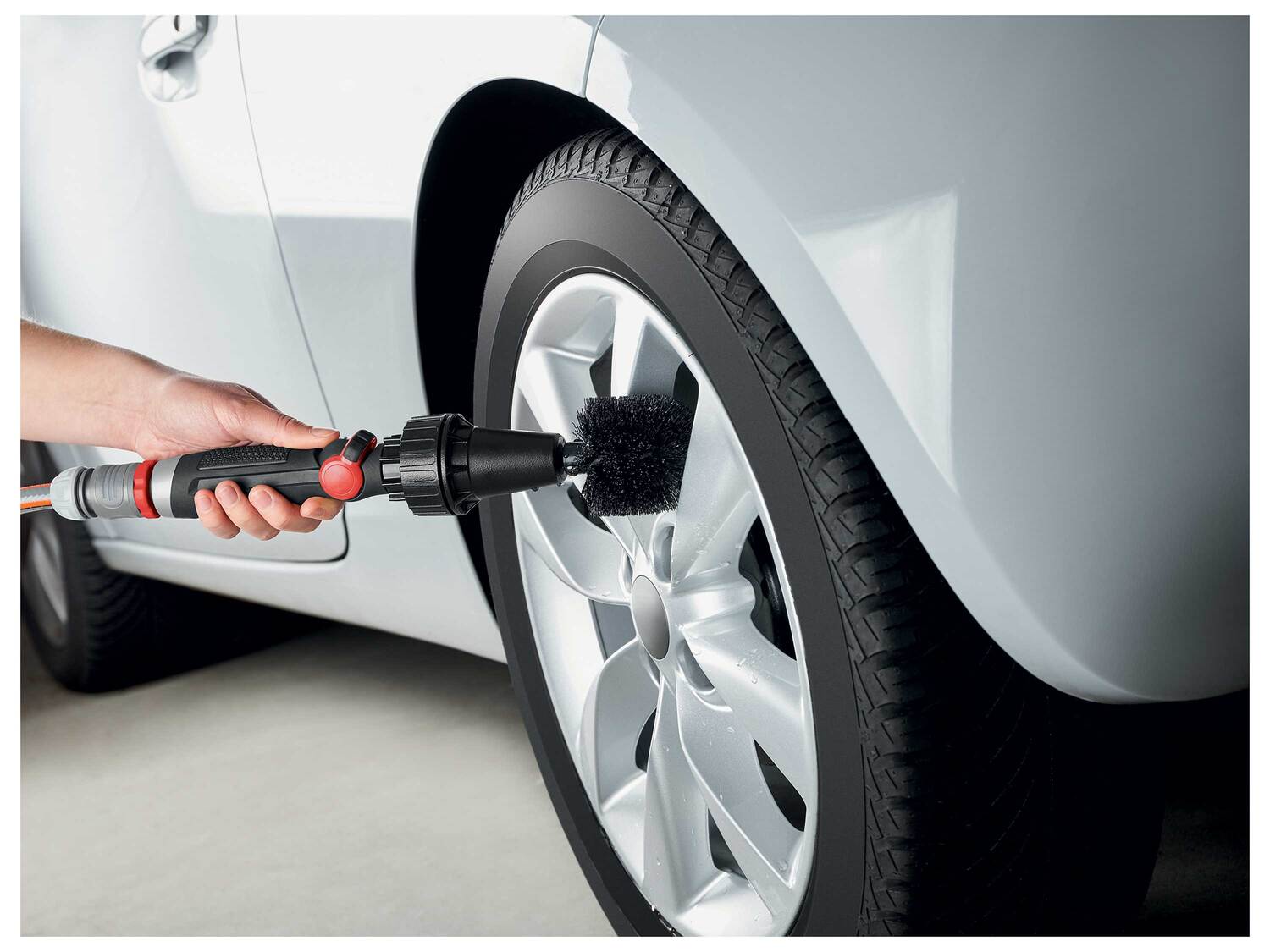Brosse de nettoyage pour voiture , le prix 6.99 €
- Au choix :
- Brosse de ...