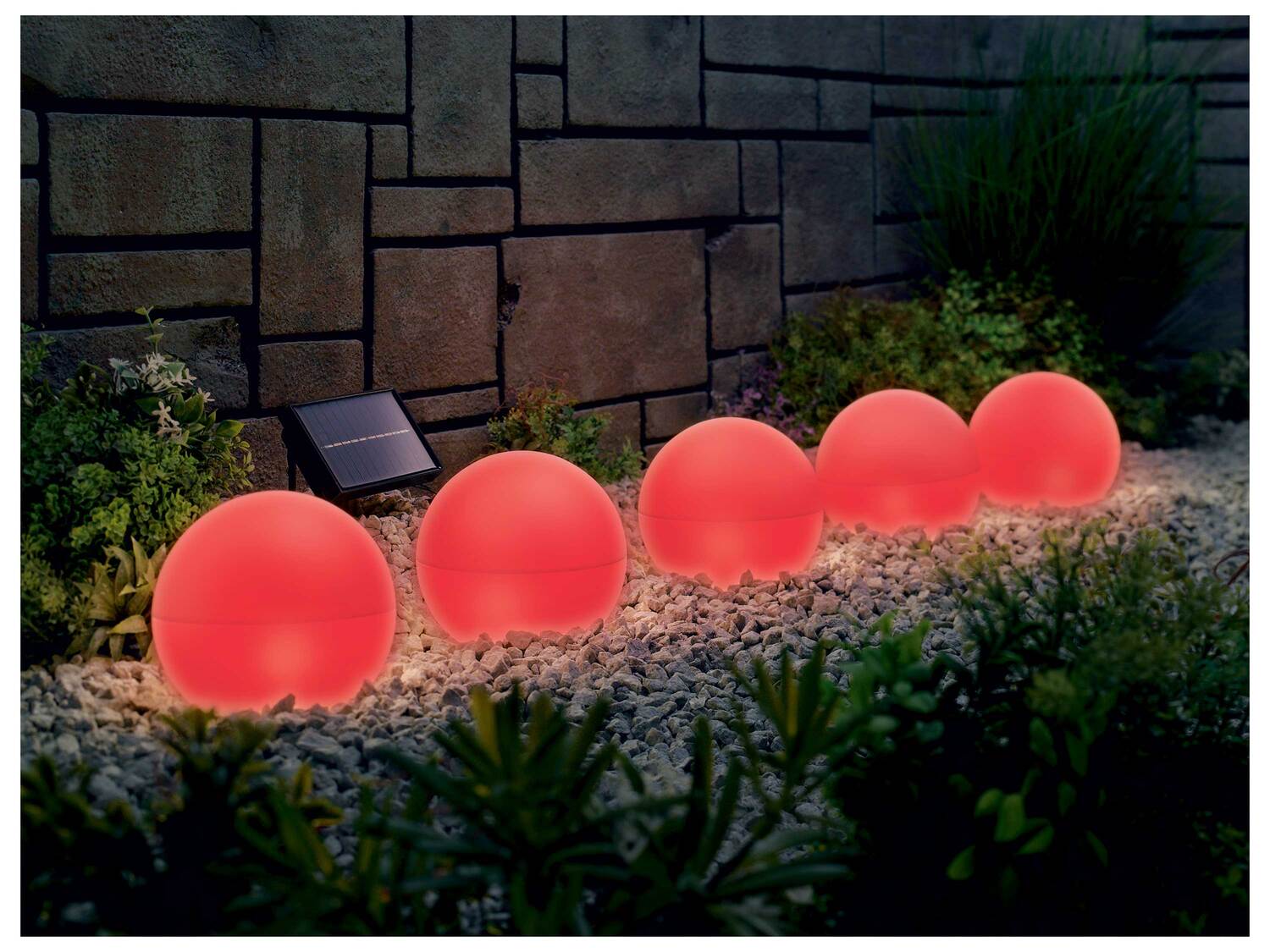 Balises solaires , le prix 9.99 €
- 5 balises à LED avec trois modes d'éclairage ...