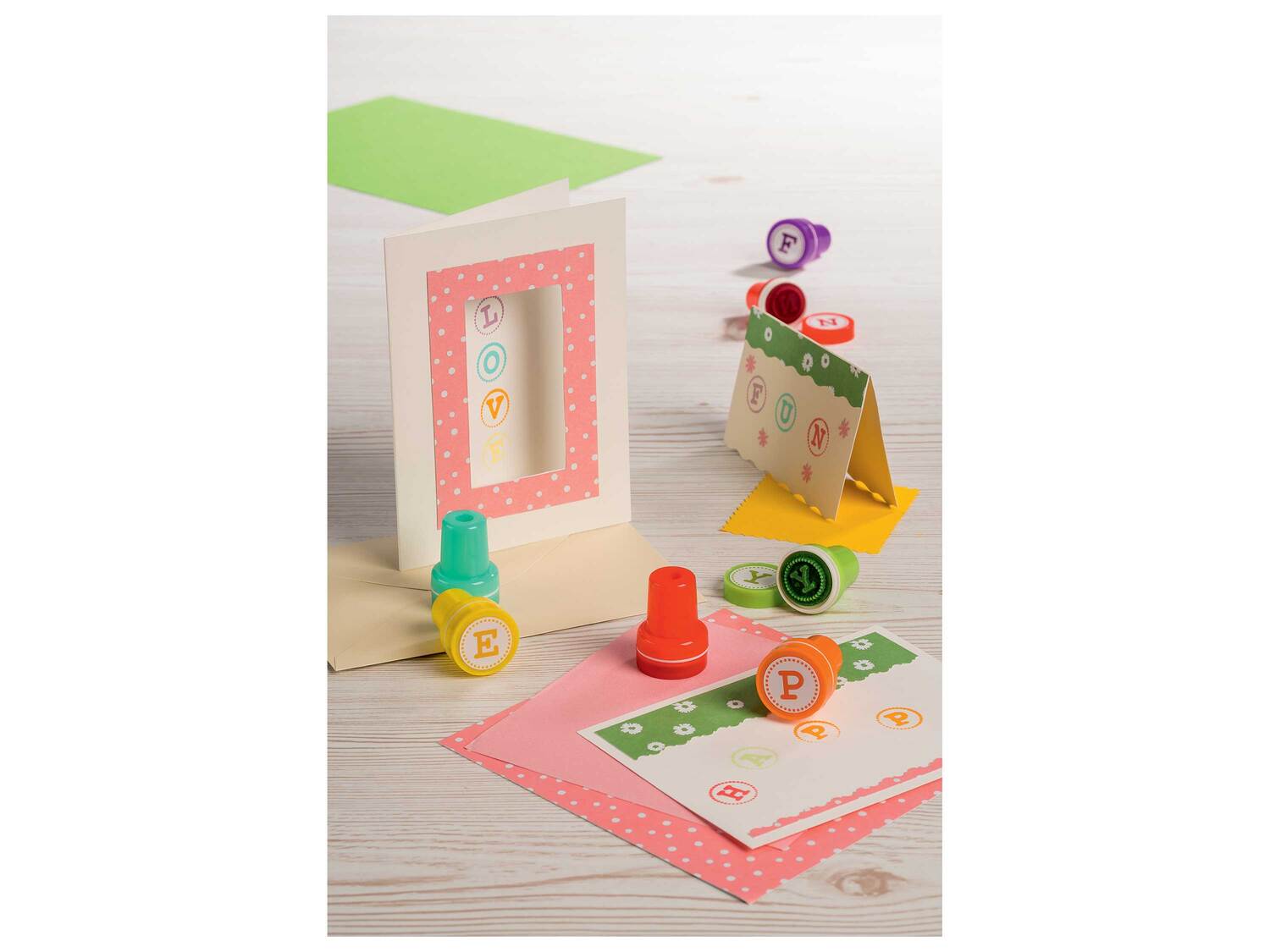 Accessoire de loisirs créatifs , le prix 4.99 €
- Au choix :
- Cutter circulaire ...