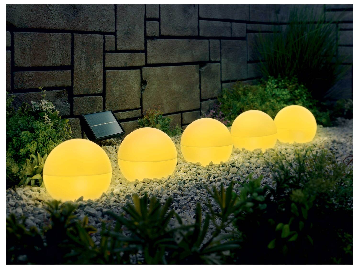 Balises solaires , le prix 9.99 €
- 5 balises à LED avec trois modes d'éclairage ...