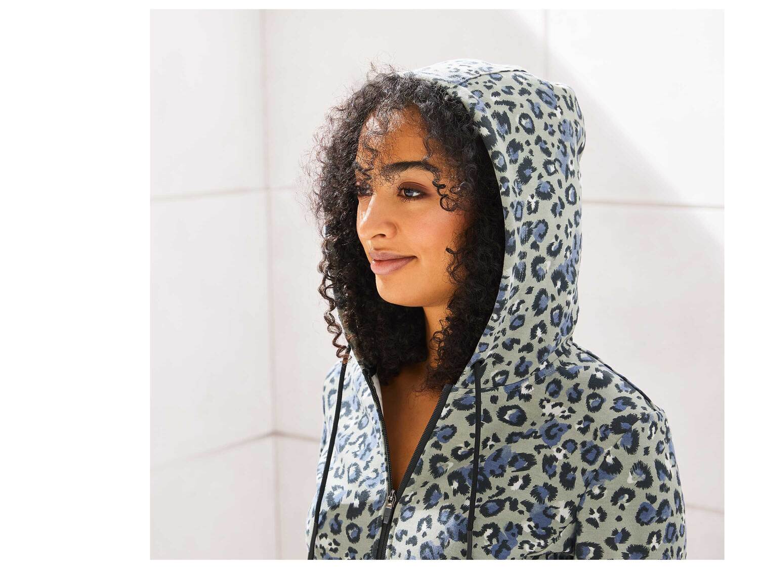 Sweat zippé , le prix 13.99 €
- Du S au L selon modèle
- ...
